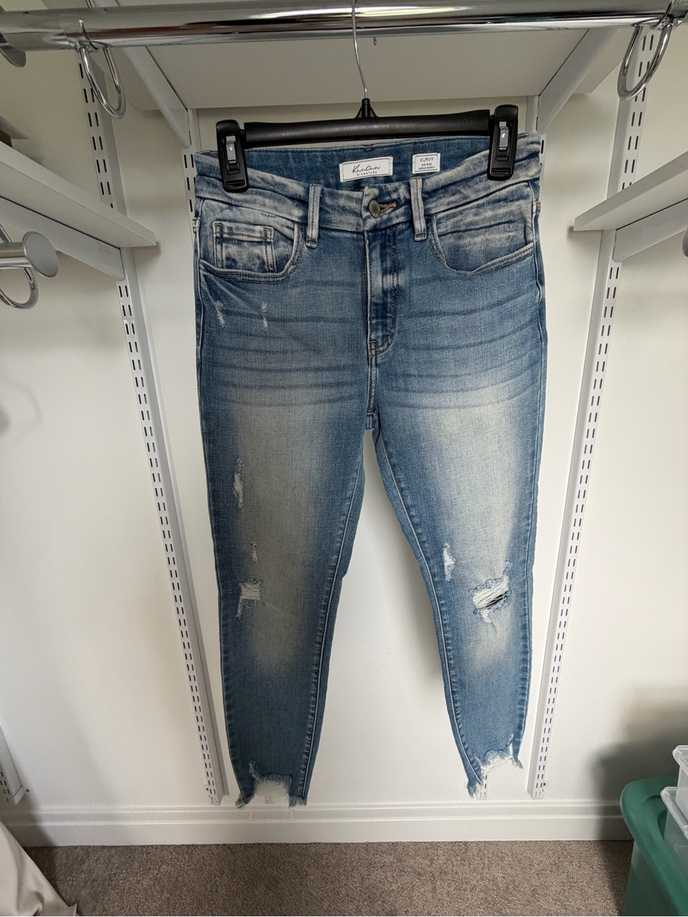KanCan Light Blue Distressed Cropped Ankle Jeans